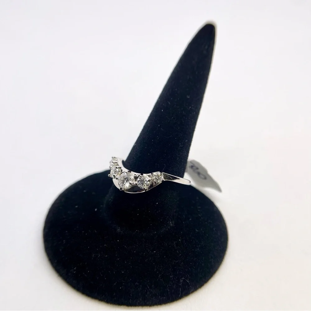 Classic 5-Stone Moissanite Ring 18K White Gold 925 Silver Band Ring Guard GRA